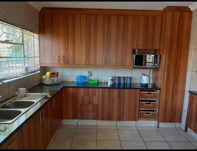 3 BEDROOM HOUSE FOR SALE IN STRUISBULT